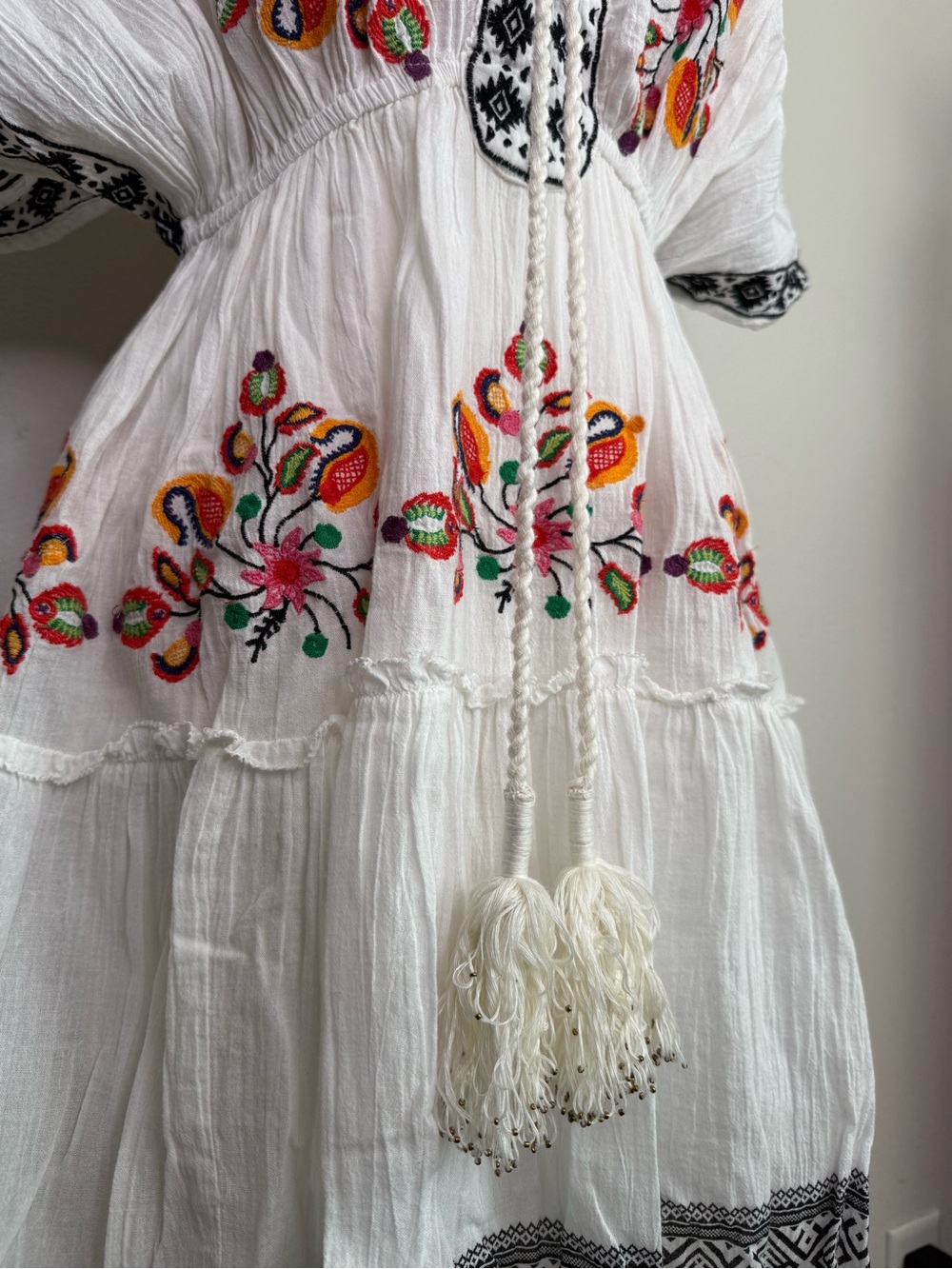 Sundance White Embroidered V-Neck Mini Dress Multicolor Floral Accents Lagenlook - Picture 3 of 7